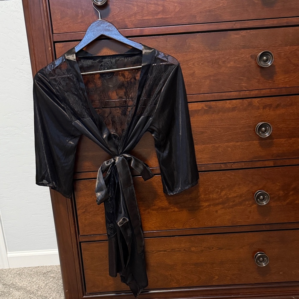 Elegant Black Lace Robe